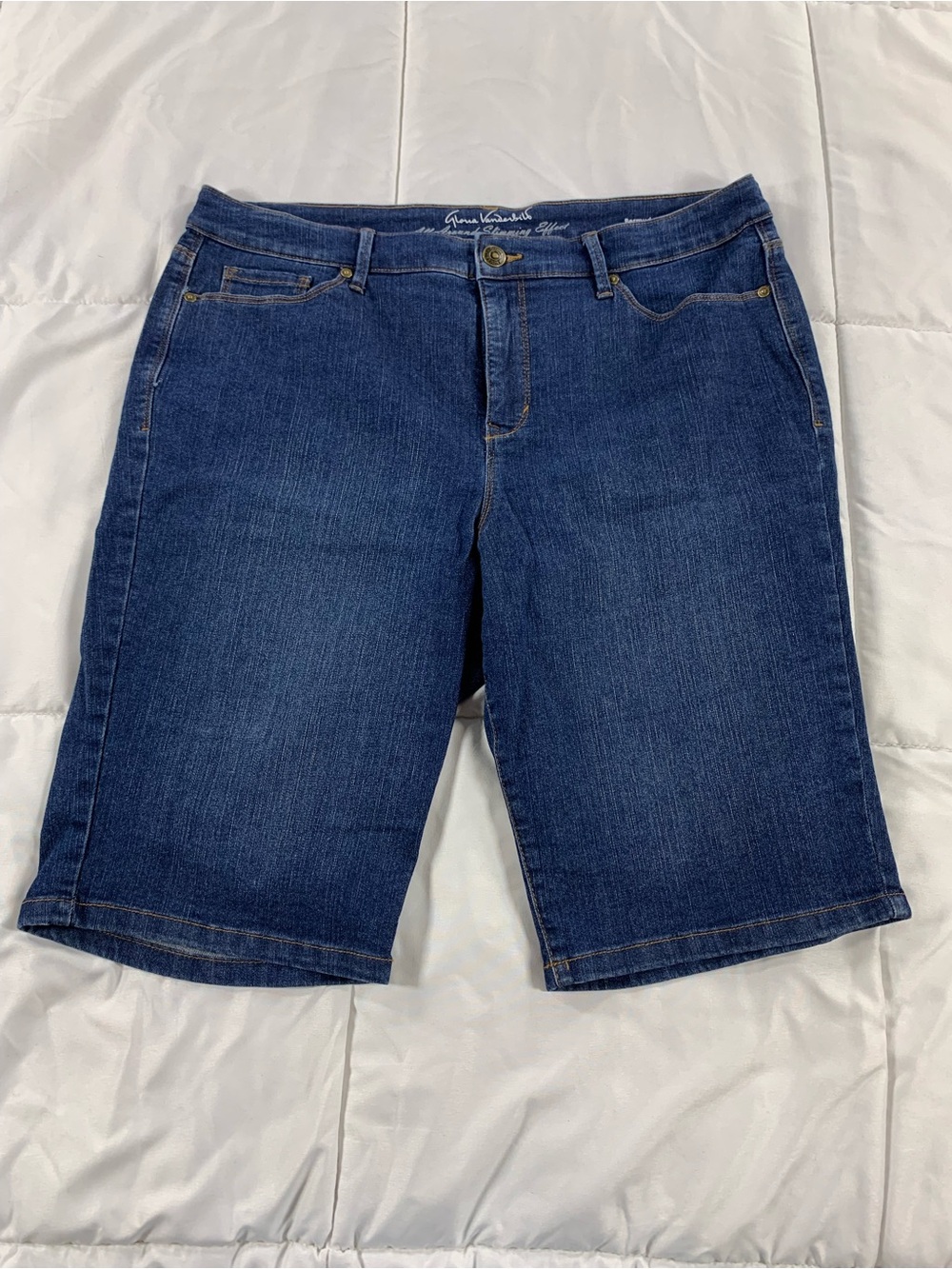 Pre loved GLORIA VANDERBILT shorts womens size 16